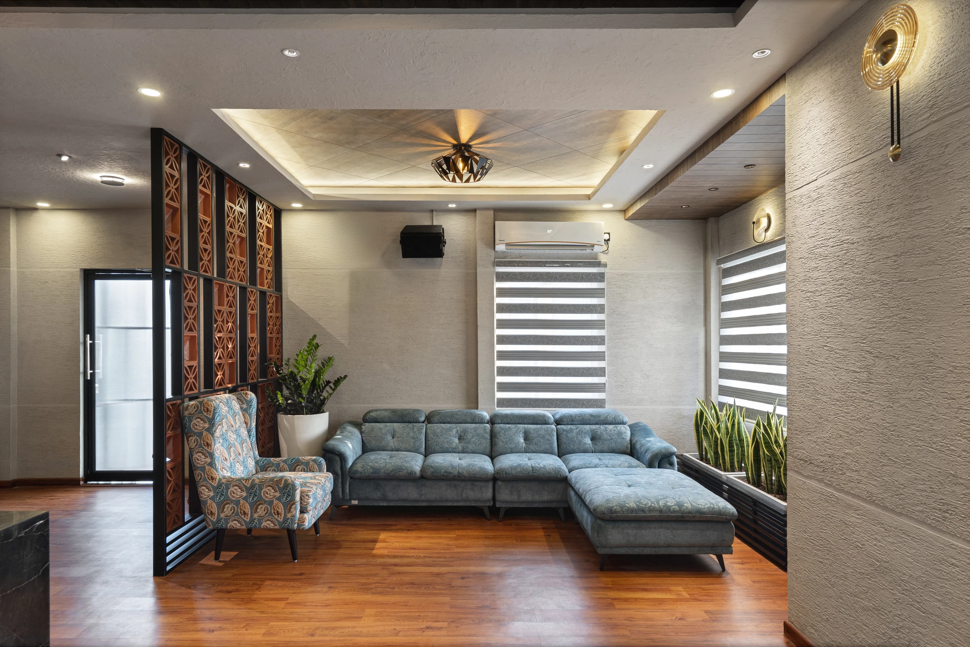Modern living room with sectional sofa and designer ceiling by Space Decor